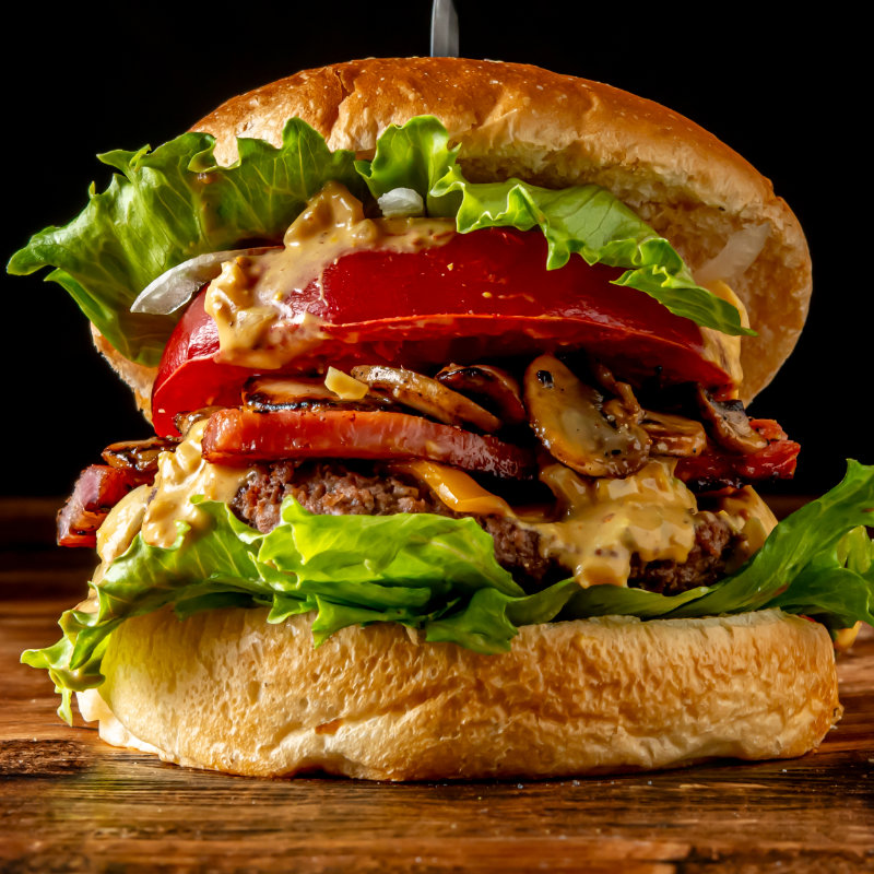 ハンバーガーのトッピング用のソテーされたマッシュルーム